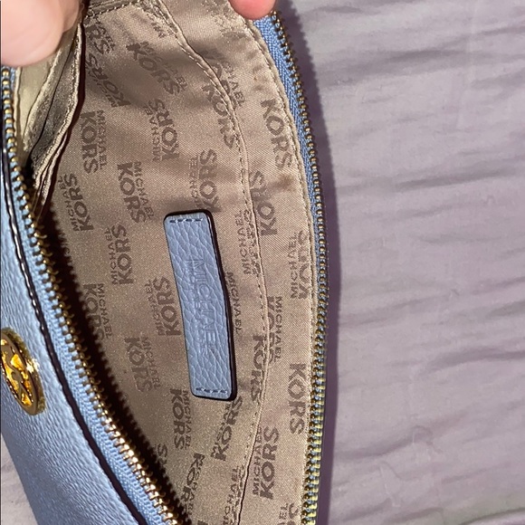 Micheal Kors wristlet - Picture 5 of 5